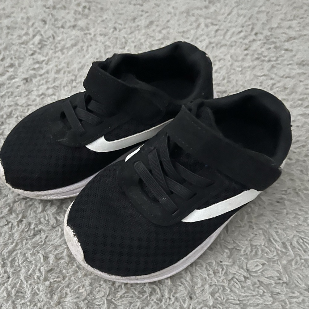 Black kids Velcro shoes size 7